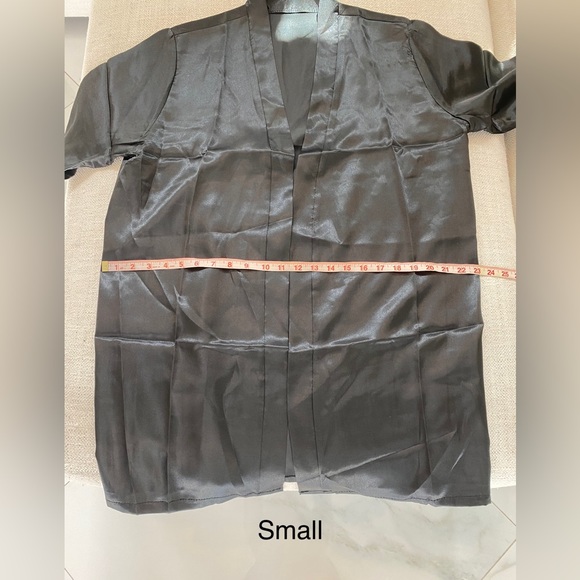 Black short robe small NWT - Picture 8 of 9